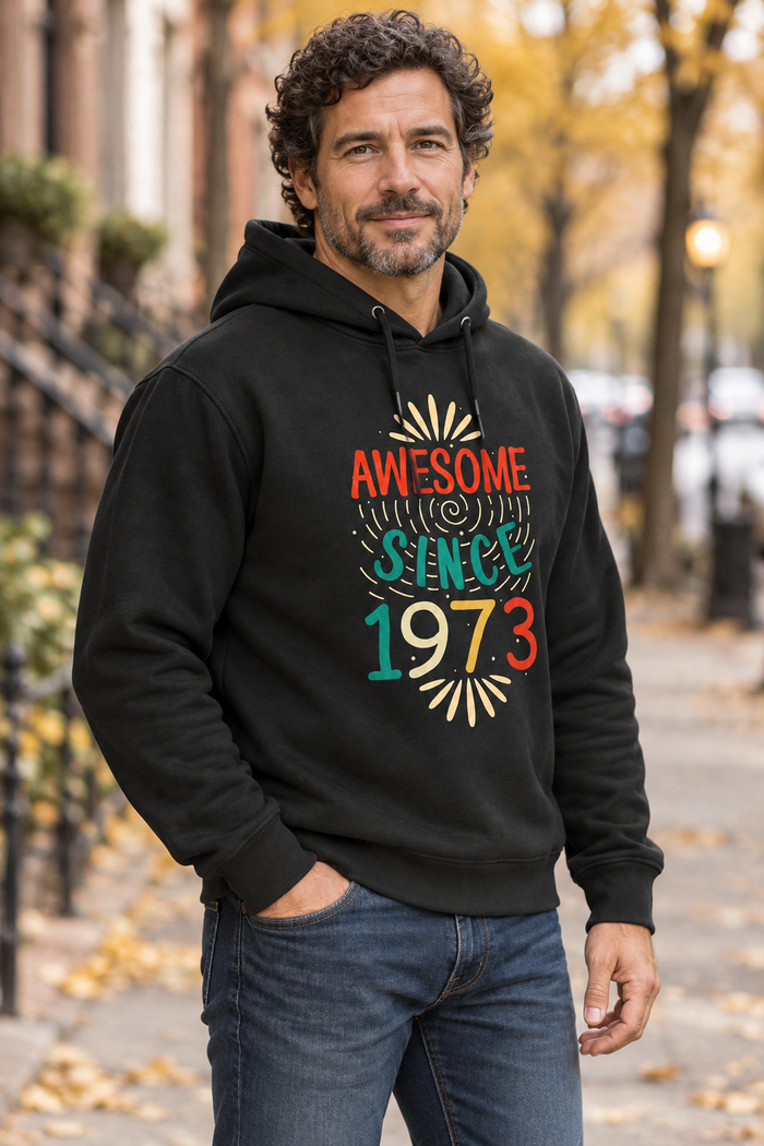 Awesome Since Kişiye Özel Yıl Baskılı Siyah Kapüşonlu Sweatshirt - Manken mockup 2