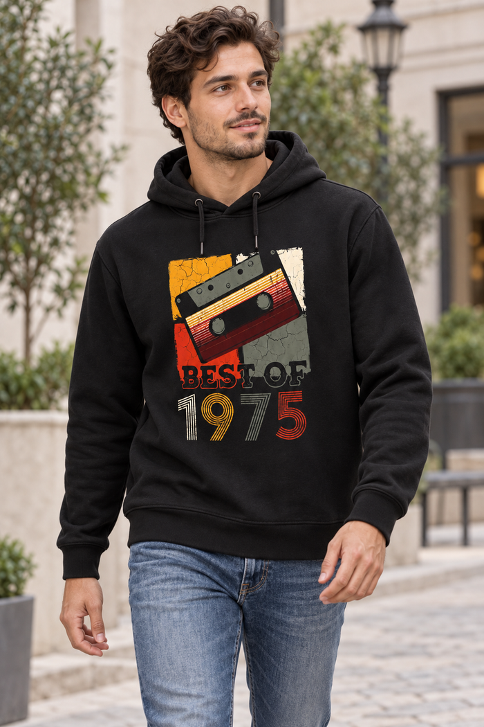 Best Of Kaset Kişiye Özel Yıl Baskılı Siyah Kapüşonlu Sweatshirt - Manken mockup 3