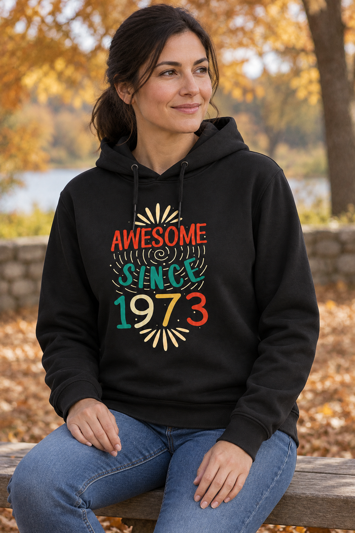 Awesome Since Kişiye Özel Yıl Baskılı Siyah Kapüşonlu Sweatshirt - Manken mockup 3