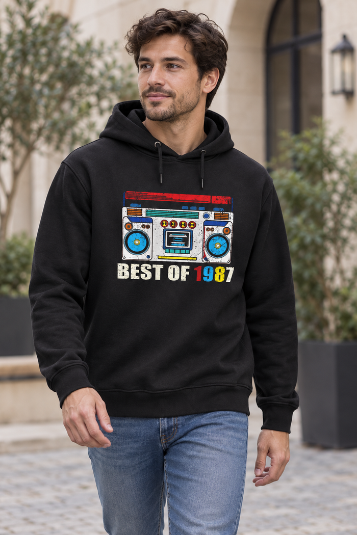Best Of Radyo Kişiye Özel Yıl Baskılı Siyah Kapüşonlu Sweatshirt - Manken mockup 1