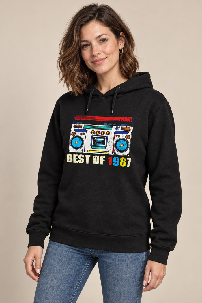 Best Of Radyo Kişiye Özel Yıl Baskılı Siyah Kapüşonlu Sweatshirt - Manken mockup 3