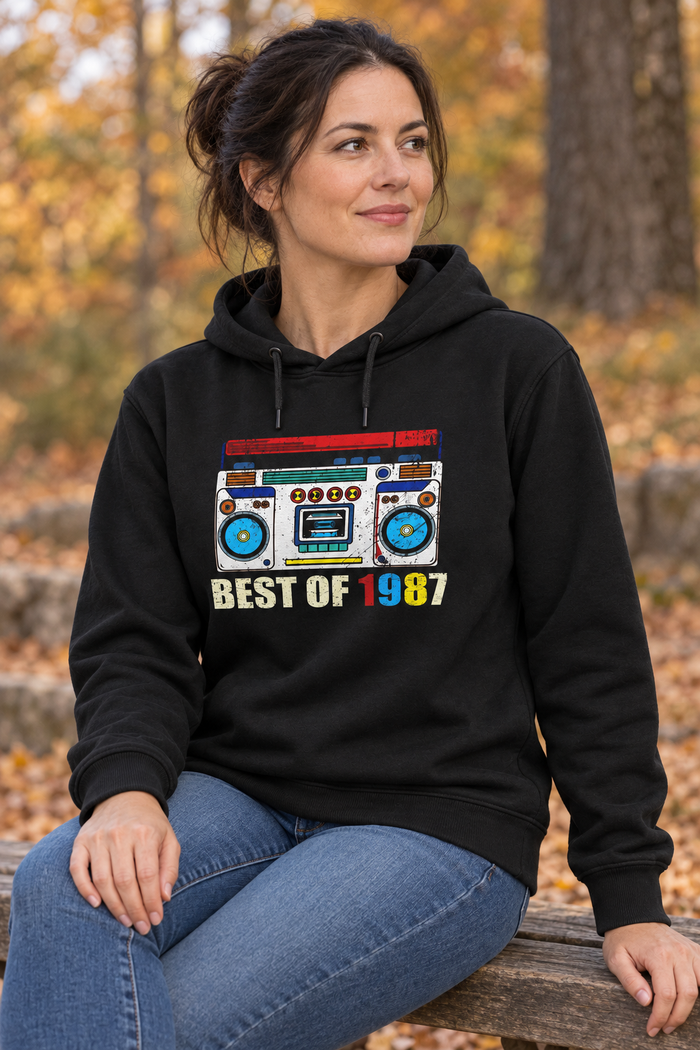 Best Of Radyo Kişiye Özel Yıl Baskılı Siyah Kapüşonlu Sweatshirt - Manken mockup 5