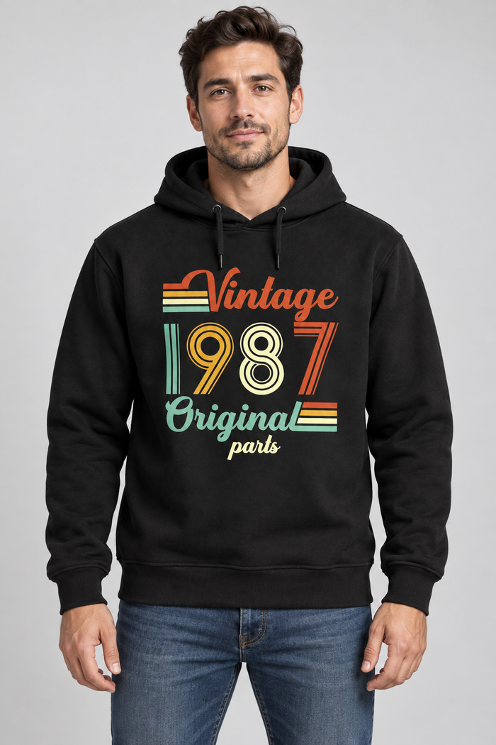 Vintage Original Parts Kişiye Özel Yıl Baskılı Siyah Kapüşonlu Sweatshirt - Manken mockup 1