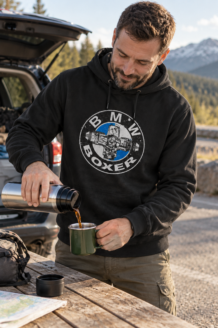 Siyah | BMW Boxer Motor DTG Baskılı Kapüşonlu Cepsiz Sweatshirt — mankenli görünüm 3