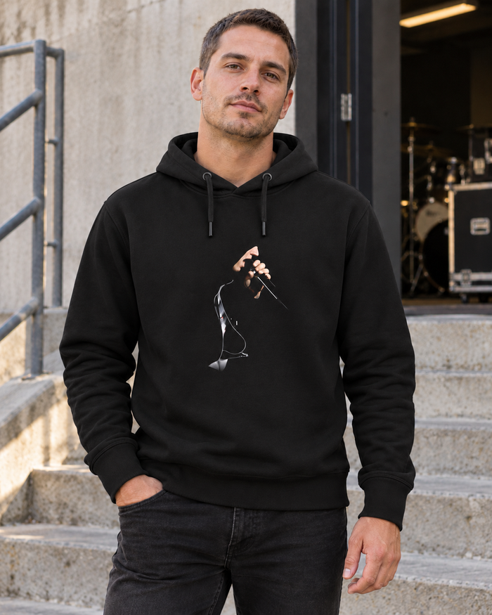Eminem Kapüşonlu Mikrofon Baskılı Siyah Kapüşonlu Cepsiz Sweatshirt - doğal mekan mockup — AlfaTshirt orijinal iki bağcıklı cepsiz sweatshirt kalıbı